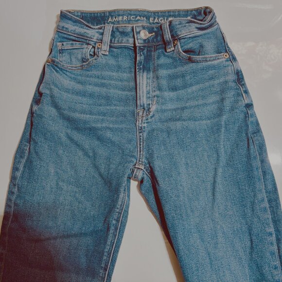 Woman's size 0 American Eagle Jeans, Stretch and Dream Jeans - Picture 2 of 5
